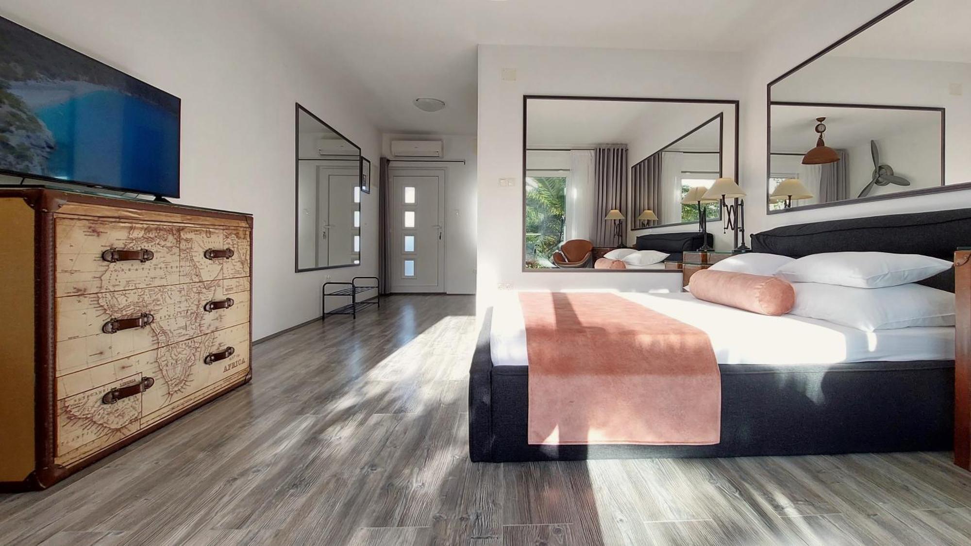 Apartment Refresh Boutique *